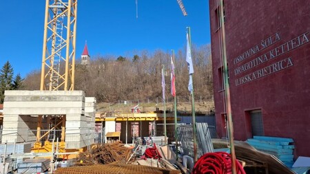 Gradnja prizidka šole in telovadnice je v polnem teku  (2)